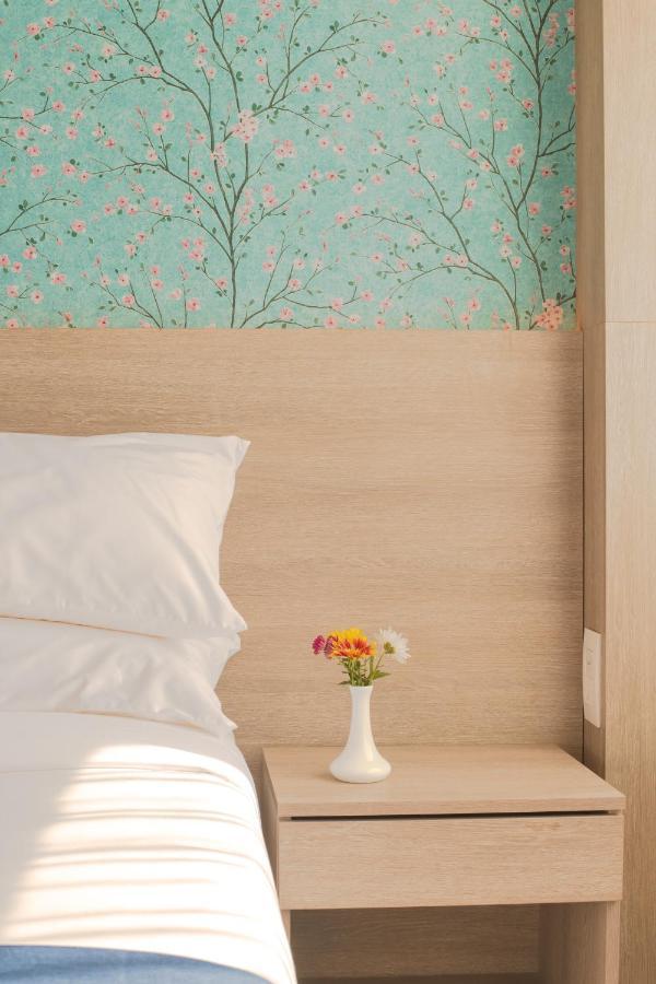 Mila Hotel Катманду Экстерьер фото