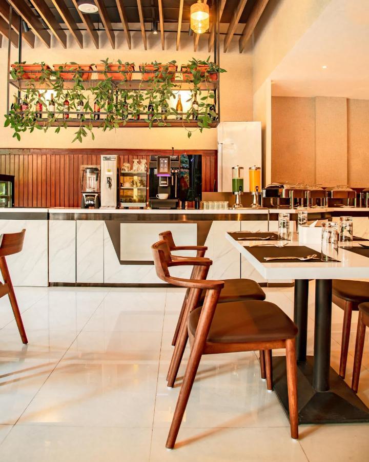 Mila Hotel Катманду Экстерьер фото