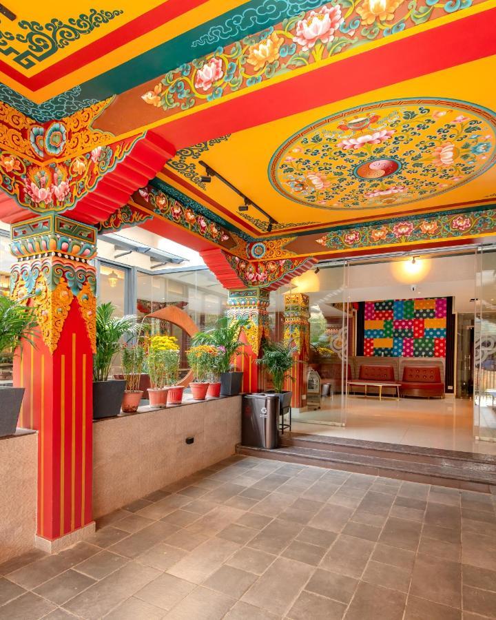 Mila Hotel Катманду Экстерьер фото