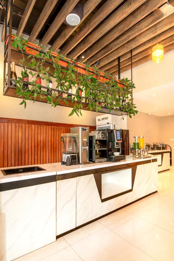 Mila Hotel Катманду Экстерьер фото